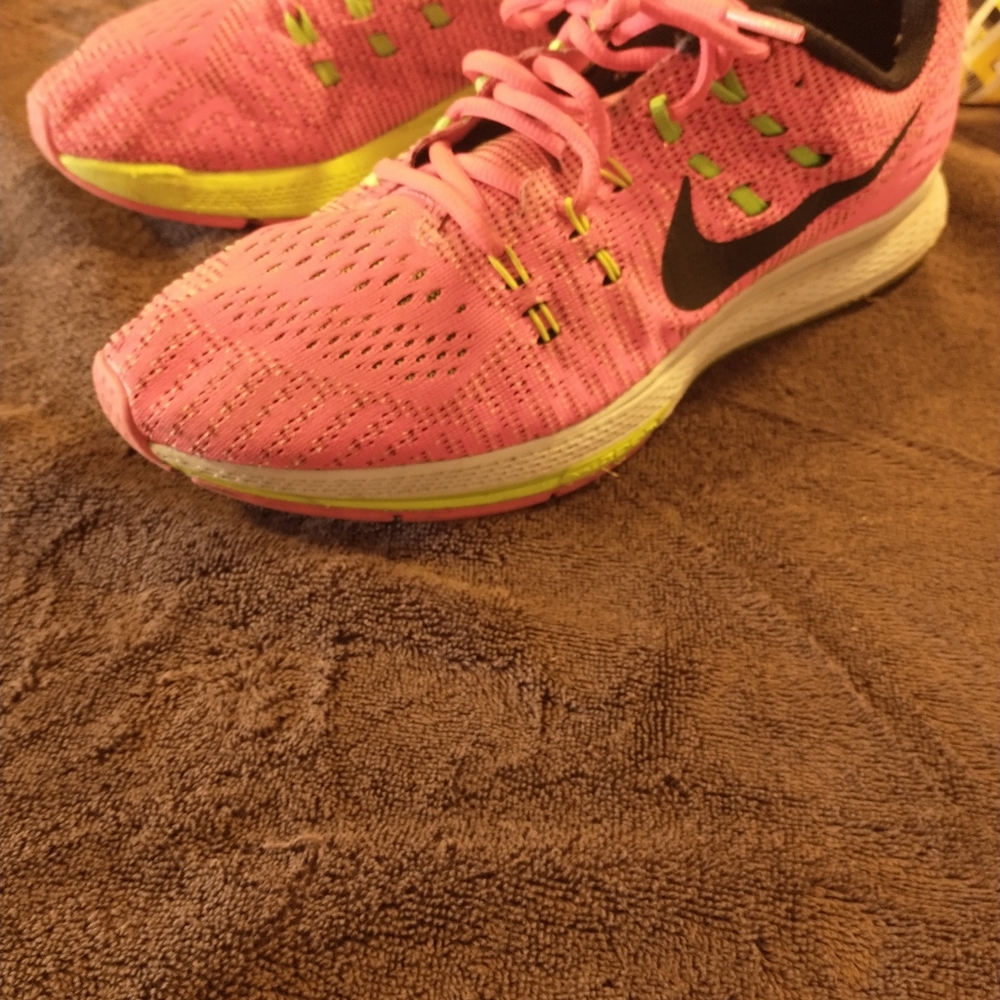 Shoes - Picture 4 of 8
